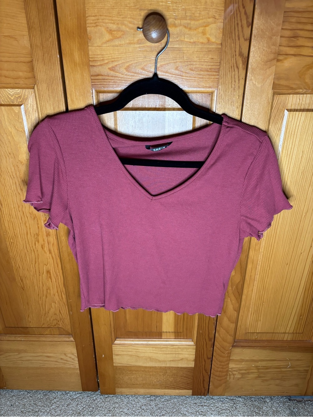 SHEIN Ribbed V-Neck Lettuce-Hem Crop Top - Dusty Rose